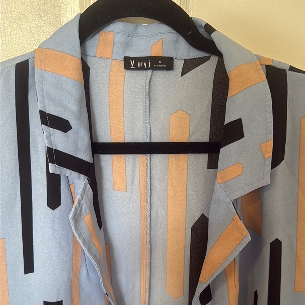 Stylish Blue And Black Patterned Jacket - image 2